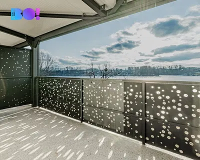 Küche; küchengeräte, holzboden, tageslicht, moderner stil