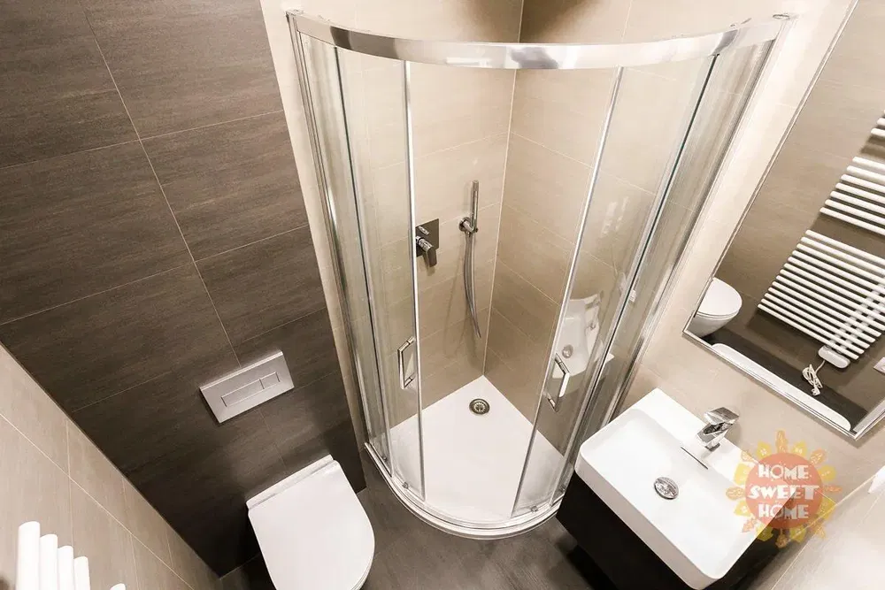 Хол; дървен под, естествена светлина, модерен стил