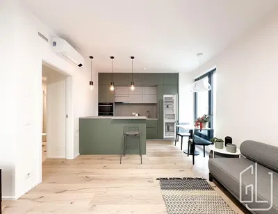 Wohnzimmer; holzboden, tageslicht, moderner stil, hohe decken