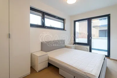 Living room; wood floor, natural light, modern style