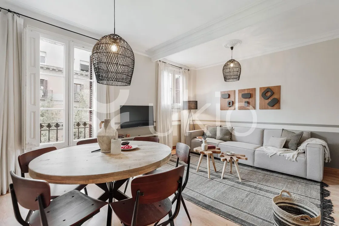 Cuisine; électroménager, parquet, lumière naturelle, style moderne