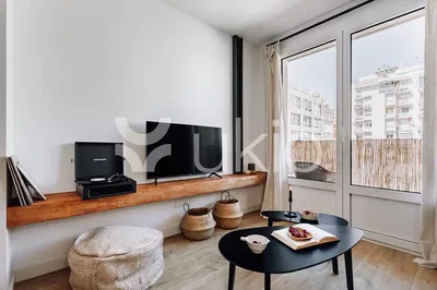 Küche; küchengeräte, holzboden, tageslicht, moderner stil
