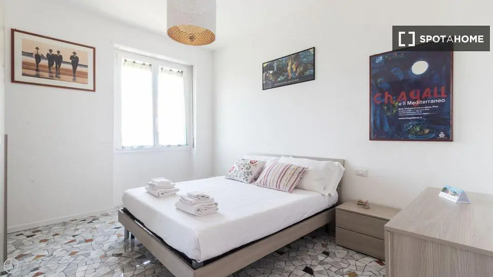 Cuisine; électroménager, parquet, lumière naturelle, style moderne