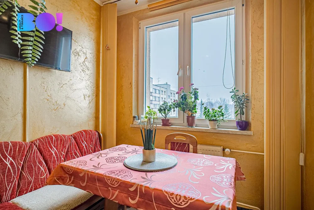 Dnevna soba; drveni pod, prirodno svjetlo, moderni stil