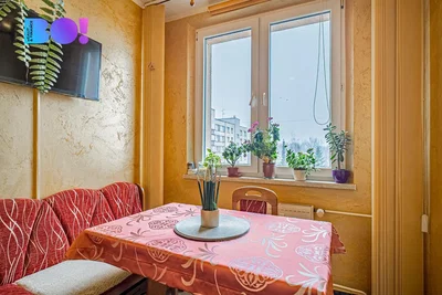 Dnevna soba; drveni pod, prirodno svjetlo, moderni stil