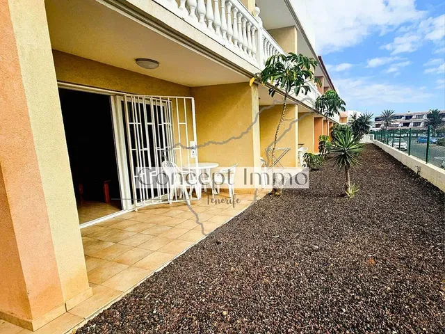 Wohnzimmer; holzboden, tageslicht, moderner stil