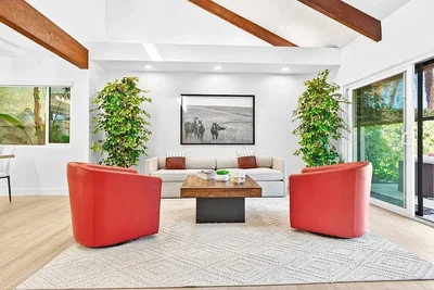 Cuisine; électroménager, parquet, lumière naturelle, style moderne