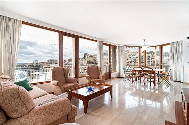 Cucina; elettrodomestici, pavimento in legno, luce naturale, stile moderno