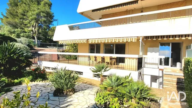 Küche; küchengeräte, holzboden, tageslicht, moderner stil