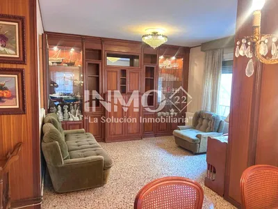 Soggiorno; pavimento in legno, luce naturale, stile moderno