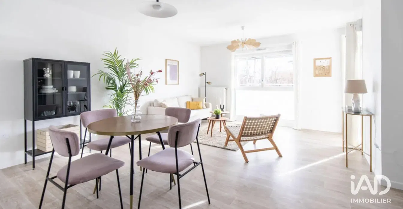 Wohnzimmer; holzboden, tageslicht, moderner stil