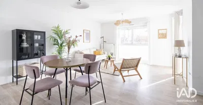 Wohnzimmer; holzboden, tageslicht, moderner stil