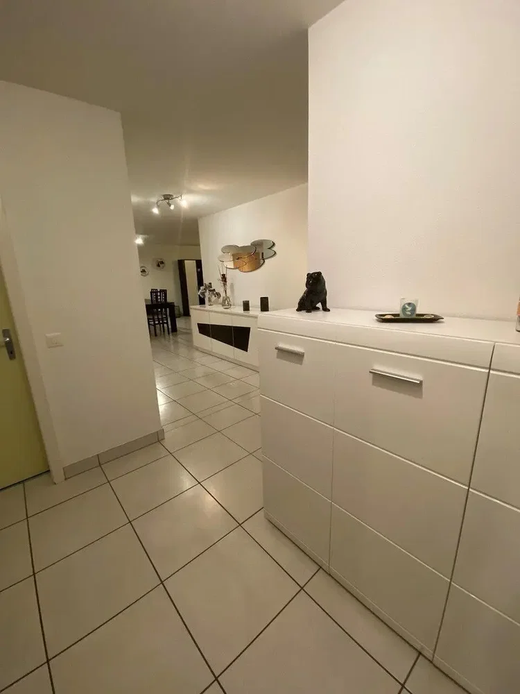 Wohnzimmer; holzboden, tageslicht, moderner stil