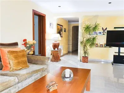 Cuisine; électroménager, parquet, lumière naturelle, style moderne