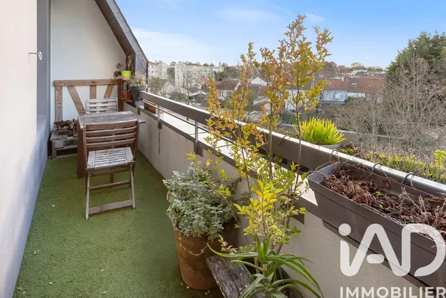 Cuisine; électroménager, parquet, lumière naturelle, style moderne