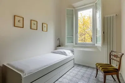 Σαλόνι; ξύλινο πάτωμα, φυσικό φως, μοντέρνο στυλ