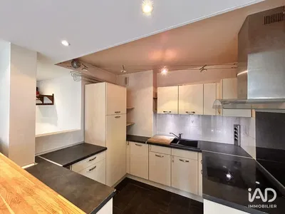 Küche; küchengeräte, holzboden, tageslicht, moderner stil