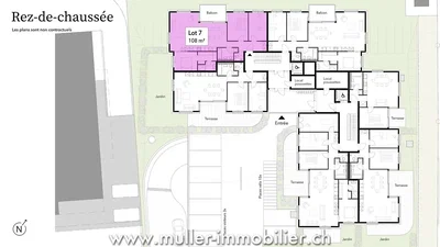 Küche; küchengeräte, holzboden, tageslicht, moderner stil