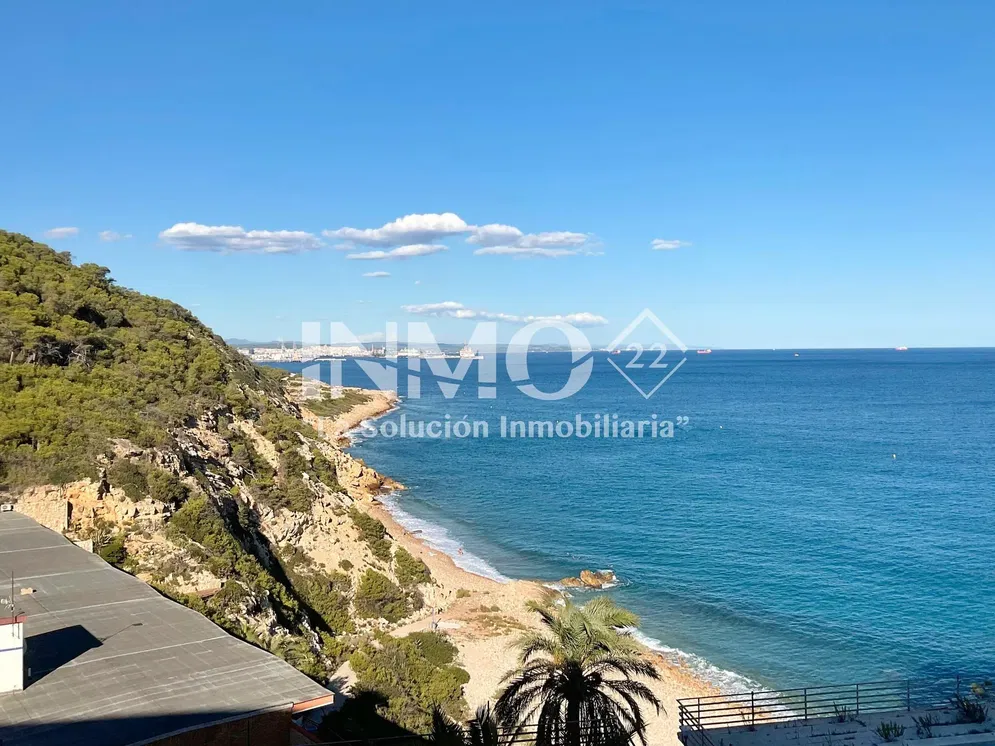 Küche; küchengeräte, holzboden, tageslicht, moderner stil