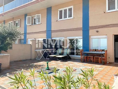 Wohnzimmer; holzboden, tageslicht, moderner stil