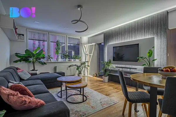 Σαλόνι; ξύλινο πάτωμα, φυσικό φως, μοντέρνο στυλ