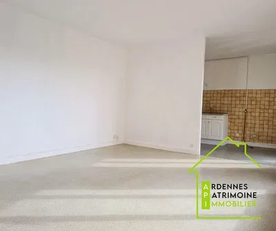 Küche; küchengeräte, holzboden, tageslicht, moderner stil