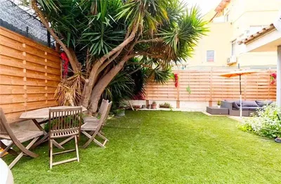 Wohnzimmer; holzboden, tageslicht, moderner stil