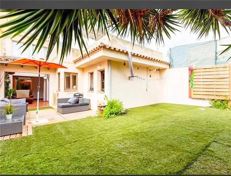 Küche; küchengeräte, holzboden, tageslicht, moderner stil