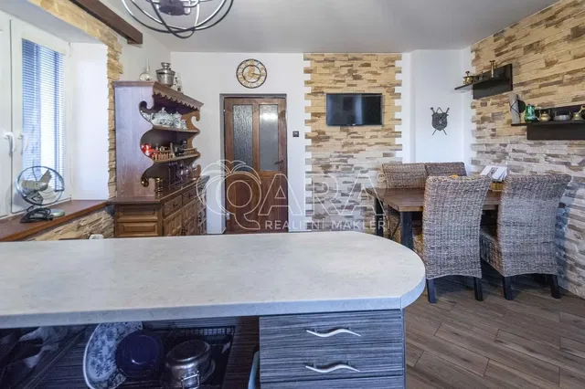 Wohnzimmer; holzboden, tageslicht, moderner stil