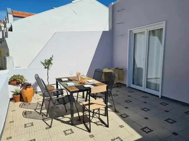 مطبخ; أجهزة المطبخ, أرضية خشبية, ضوء طبيعي, أسلوب عصري