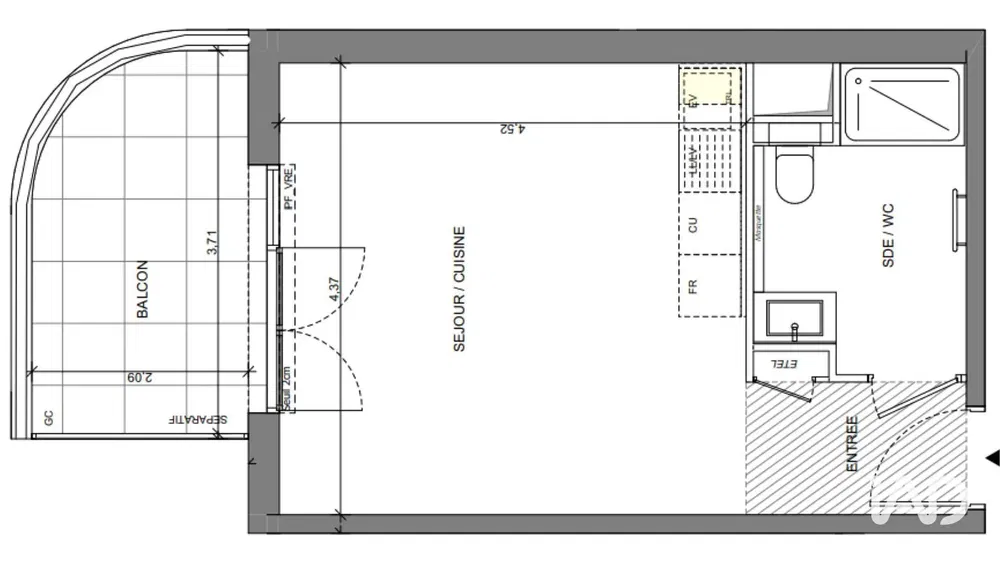 Kuchyně; kuchyňské spotřebiče, dřevěná podlaha, přirozené světlo, moderní styl