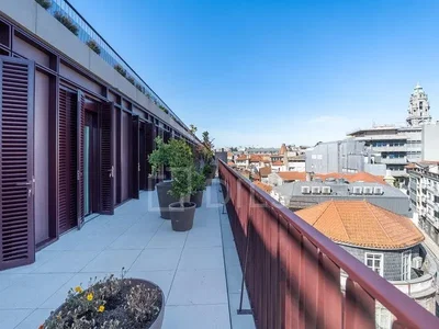 Cozinha; eletrodomésticos, chão de madeira, luz natural, estilo moderno
