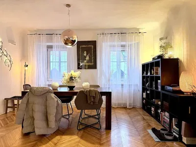 Mutfak; mutfak aletleri, fayans zemin, doğal ışık, modern stil