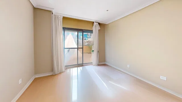 Wohnzimmer; holzboden, tageslicht, moderner stil