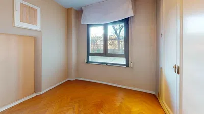 Küche; küchengeräte, holzboden, tageslicht, moderner stil