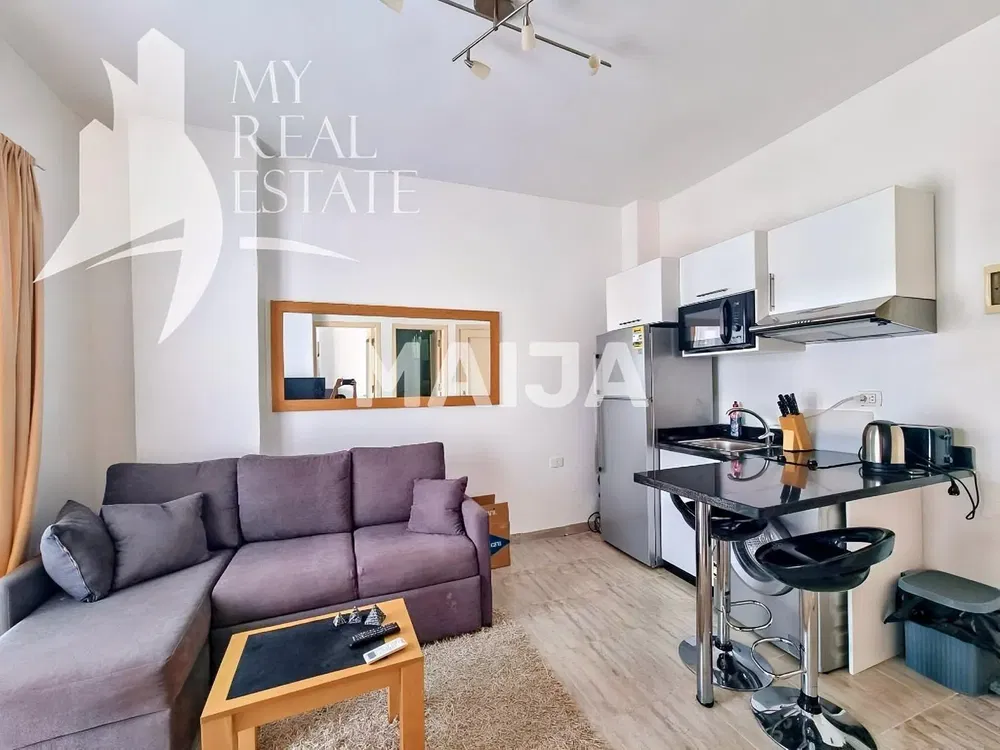 Salon; podłoga drewniana, światło dzienne, styl nowoczesny