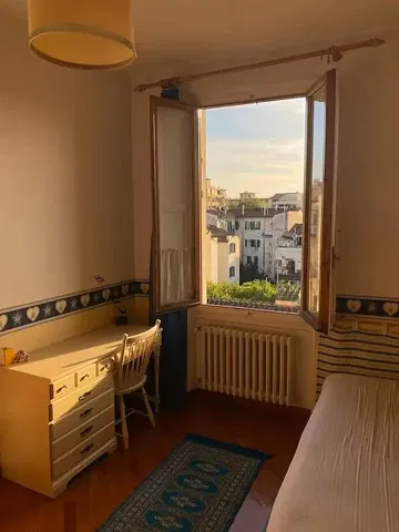 Küche; küchengeräte, holzboden, tageslicht, moderner stil
