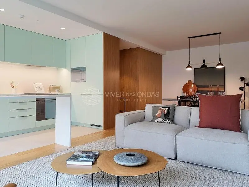 Küche; küchengeräte, holzboden, tageslicht, moderner stil