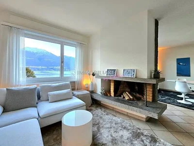 Mutfak; mutfak aletleri, ahşap zemin, doğal ışık, modern stil