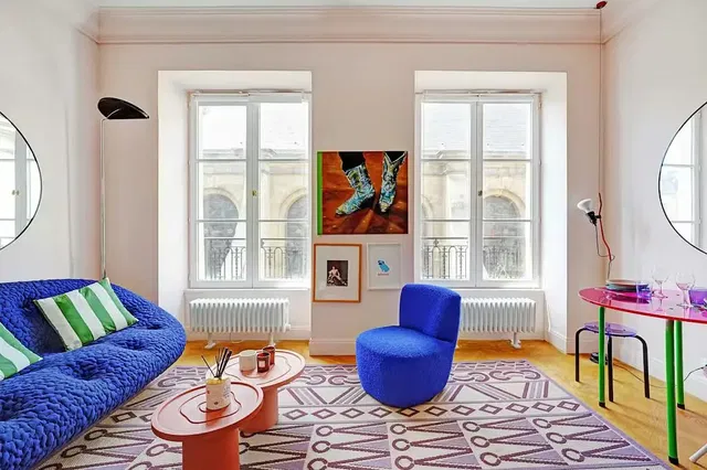 Wohnzimmer; holzboden, tageslicht, moderner stil