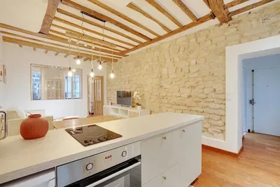 Salon; parquet, lumière naturelle, style moderne