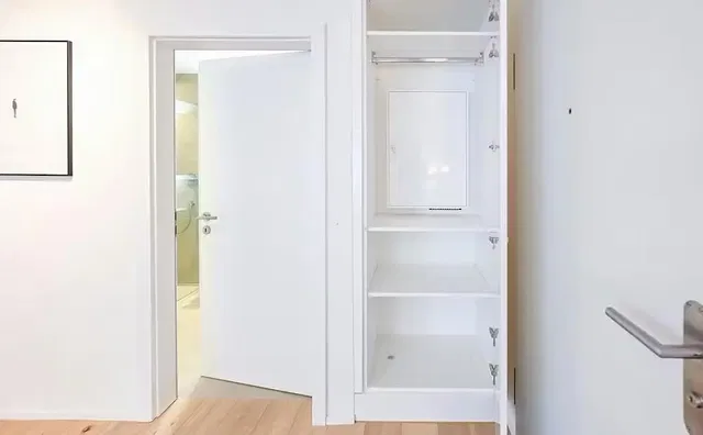Living room; wood floor, natural light, modern style