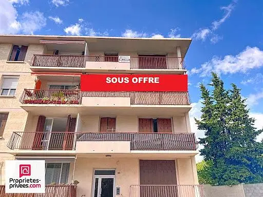 Cuisine; électroménager, parquet, lumière naturelle, style moderne