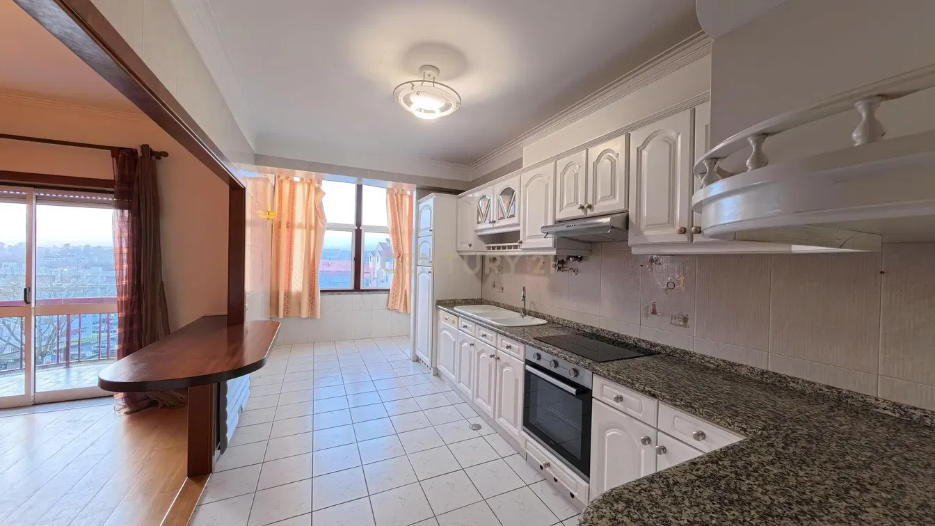 Salon; parquet, lumière naturelle, style moderne