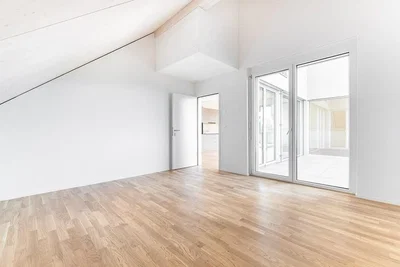 Küche; küchengeräte, holzboden, tageslicht, moderner stil