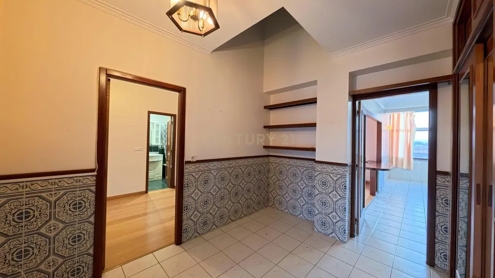 Cuisine; électroménager, parquet, lumière naturelle, style moderne