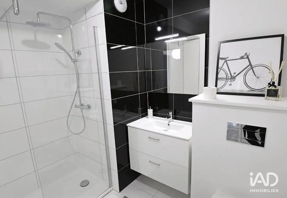 Küche; küchengeräte, holzboden, tageslicht, moderner stil