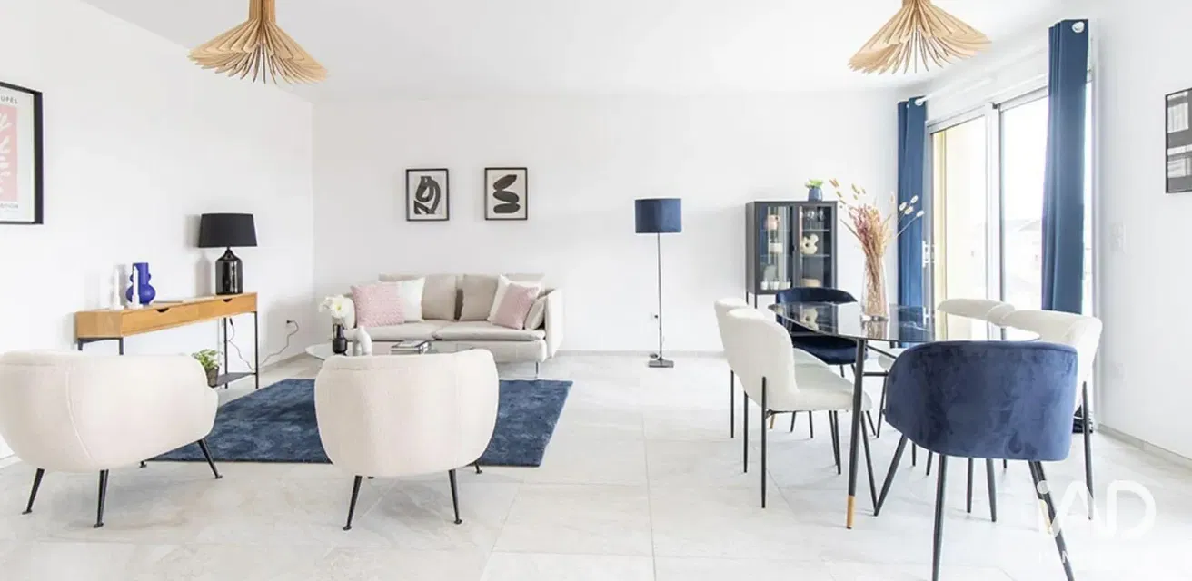 Wohnzimmer; holzboden, tageslicht, moderner stil