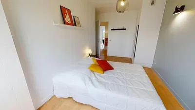 Living room; wood floor, natural light, modern style