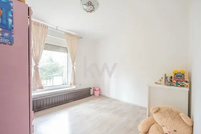 Wohnzimmer; holzboden, tageslicht, moderner stil